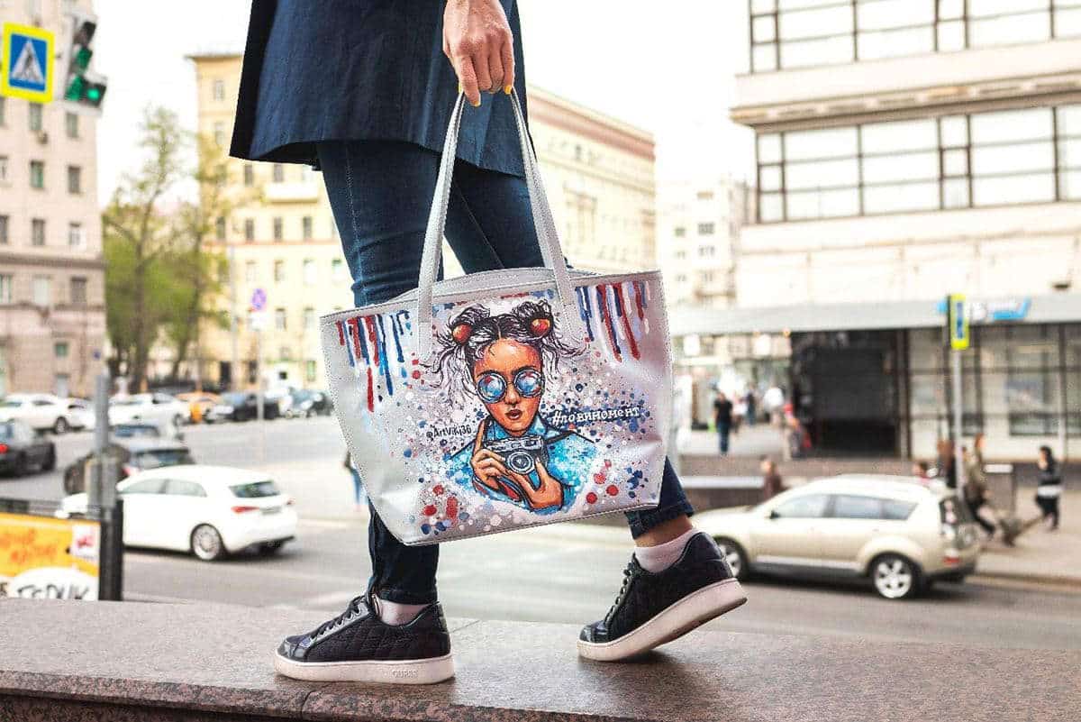 Woman with printed tote bag, photograph by Artem Beliaikin