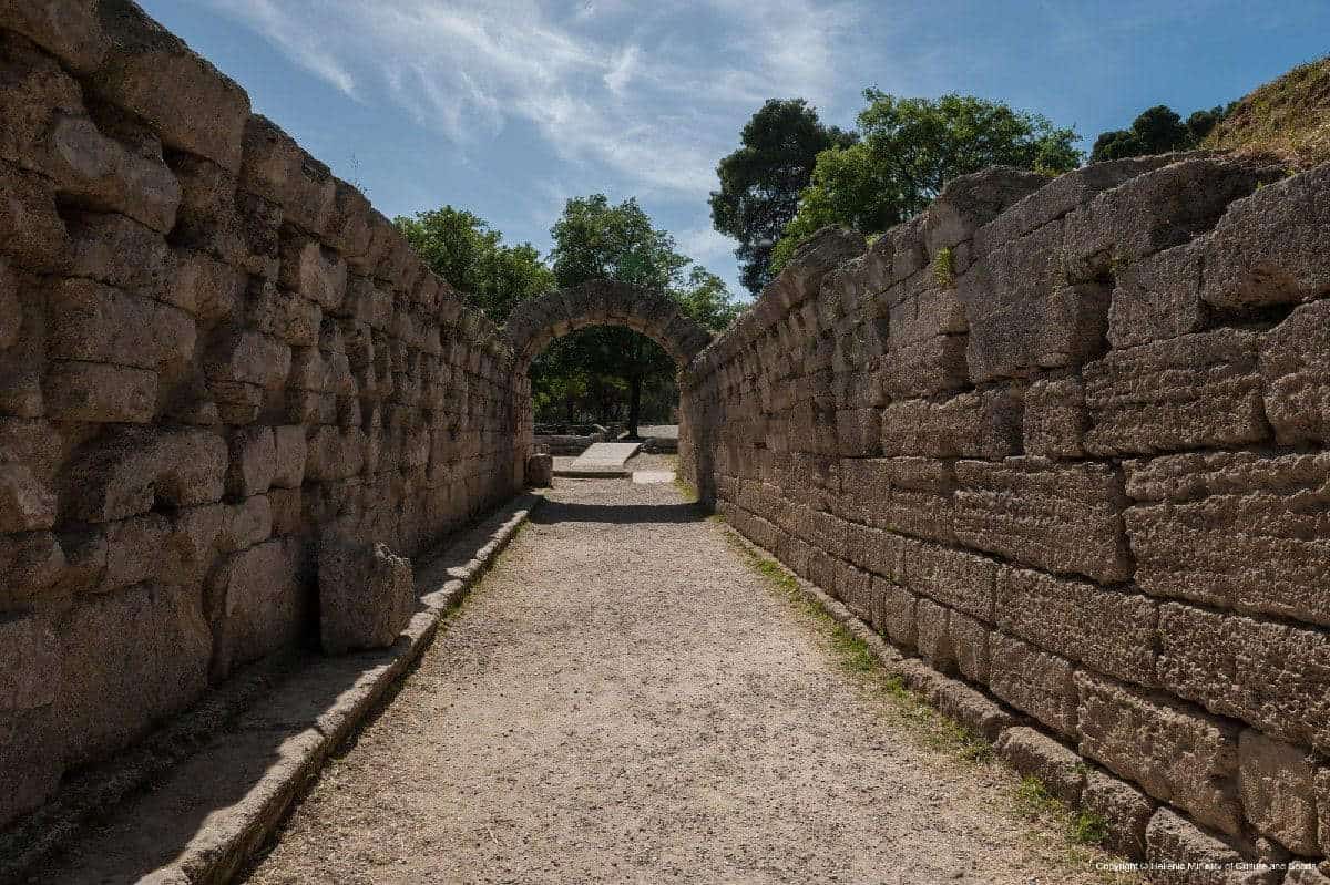 krypte-stoa-ancient-olympia-photo