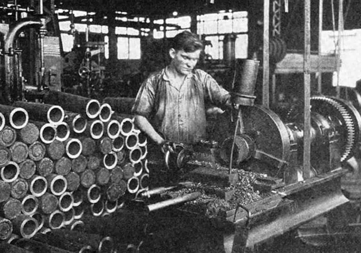 factory worker world war 1