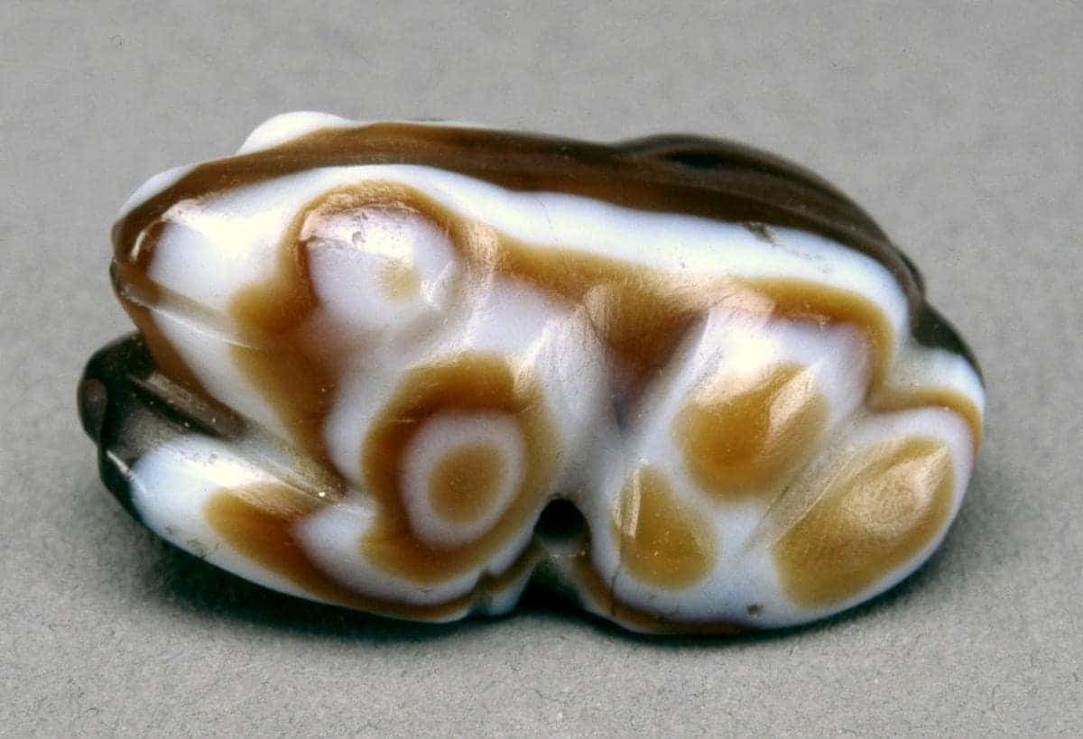 akkadian frog amulet agate