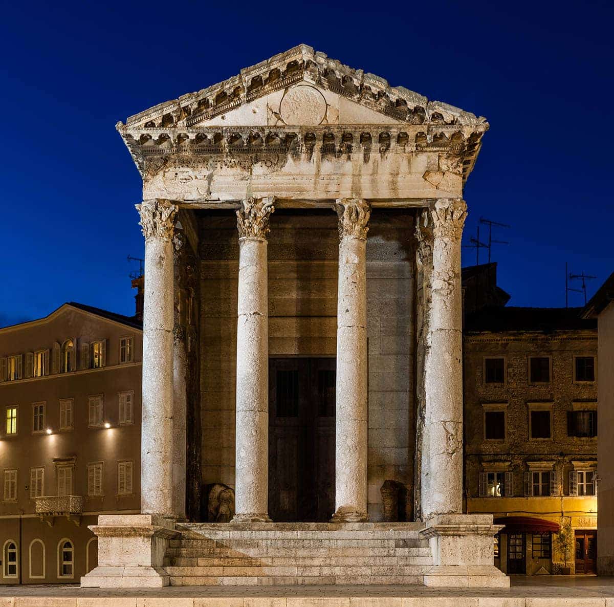 roman emperor augustus temple pula