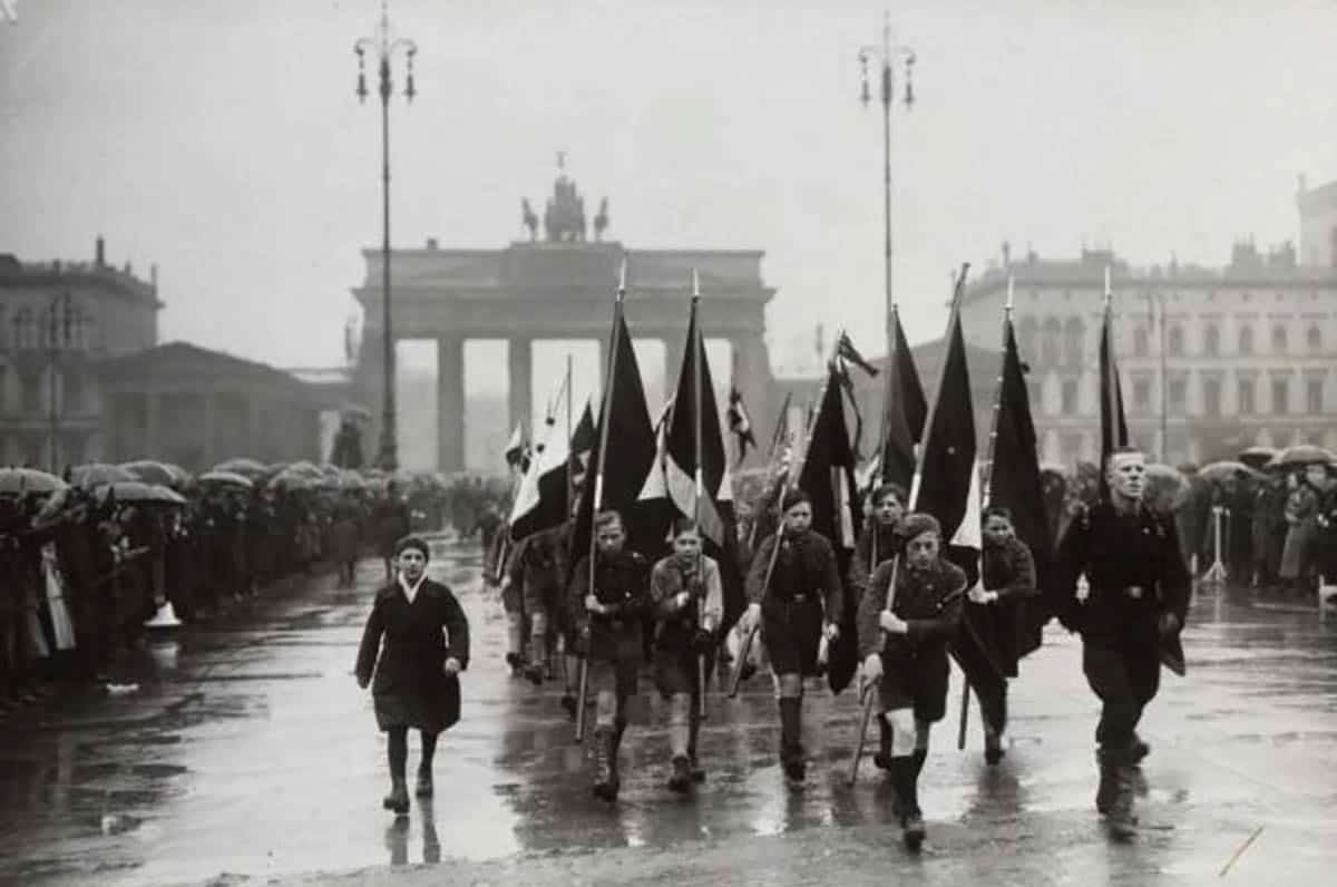 hitler youth propaganda march 1933