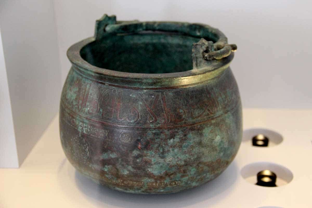 seljuk jar bronze