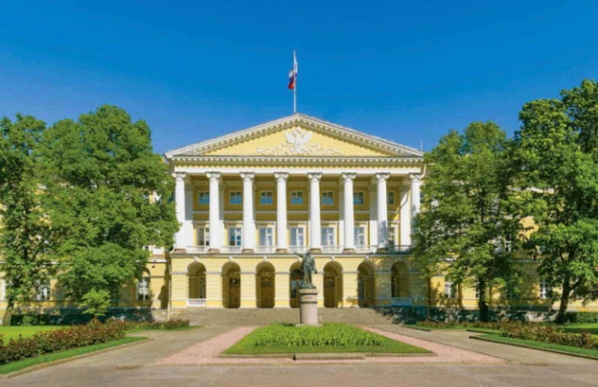 smolny institute today