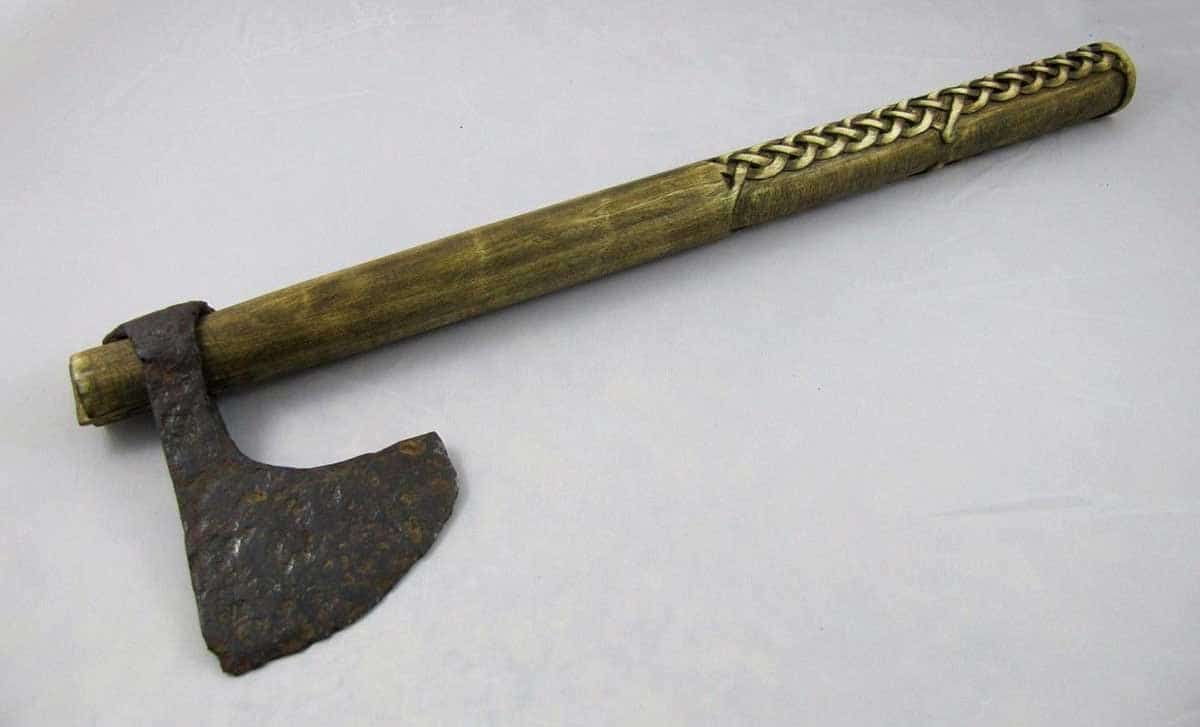 medieval warfare bearded axe