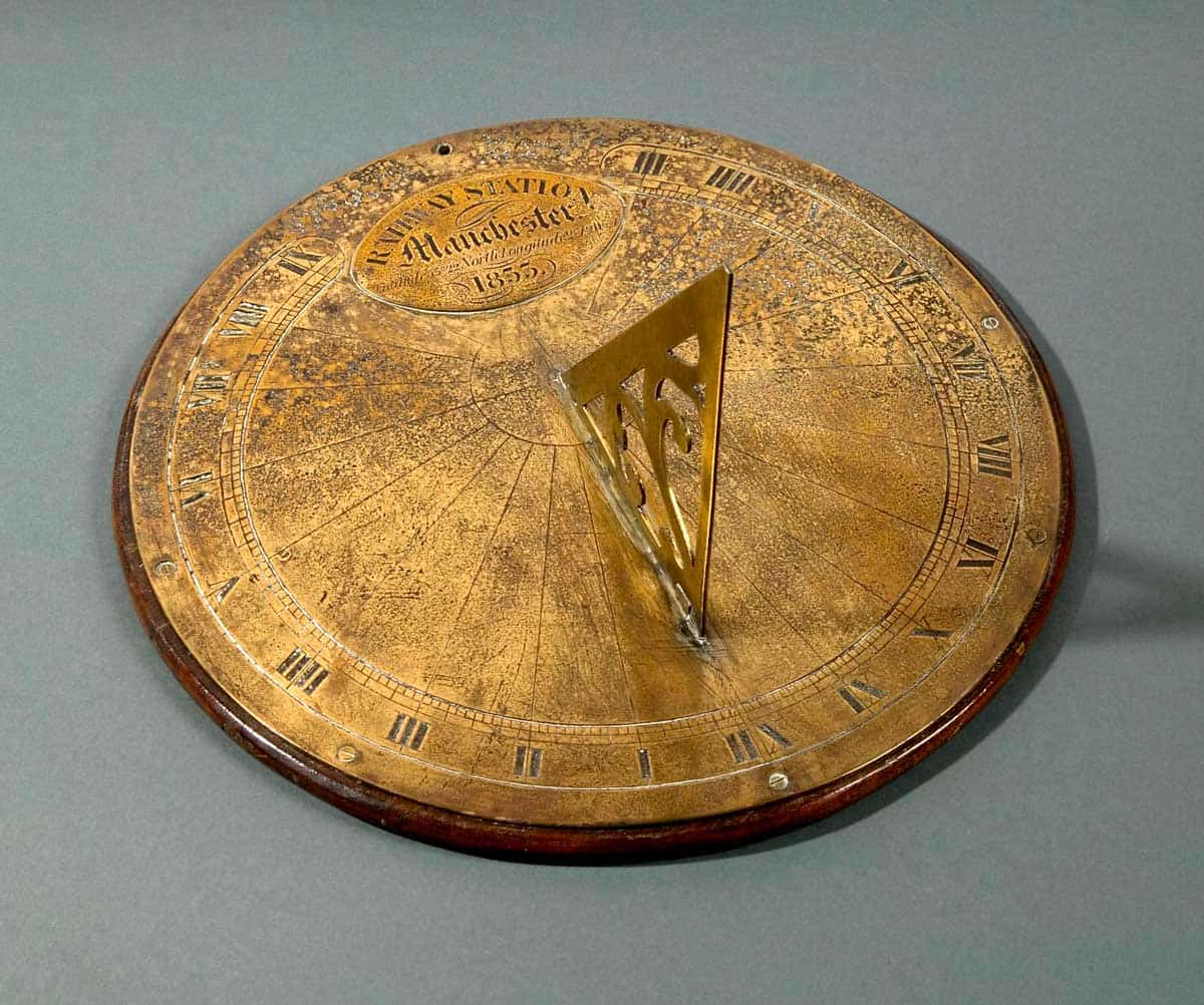 sundial large gold