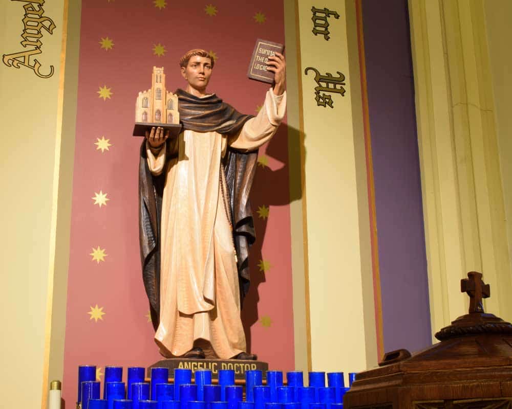 thomas aquinas statue