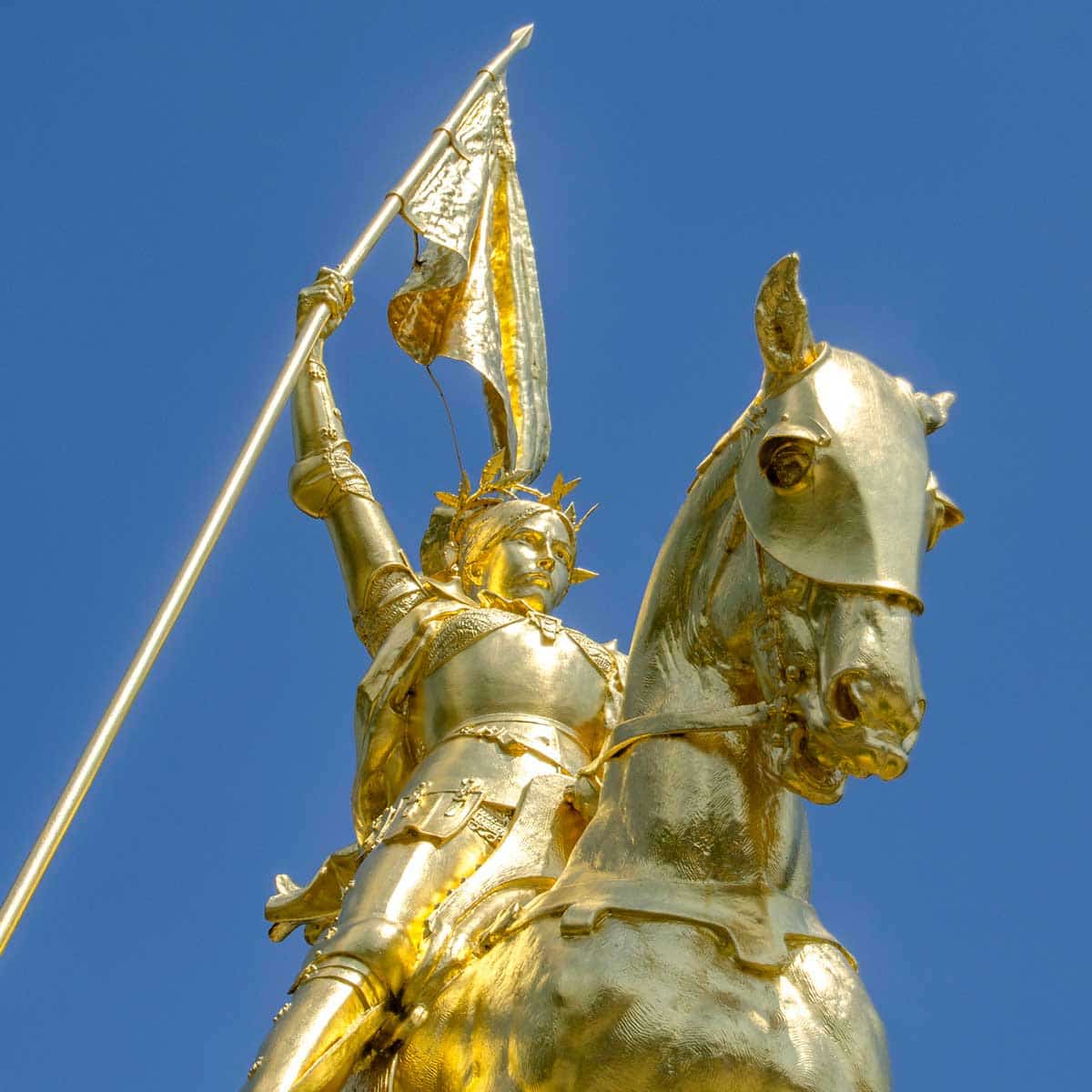 joan arc death statue