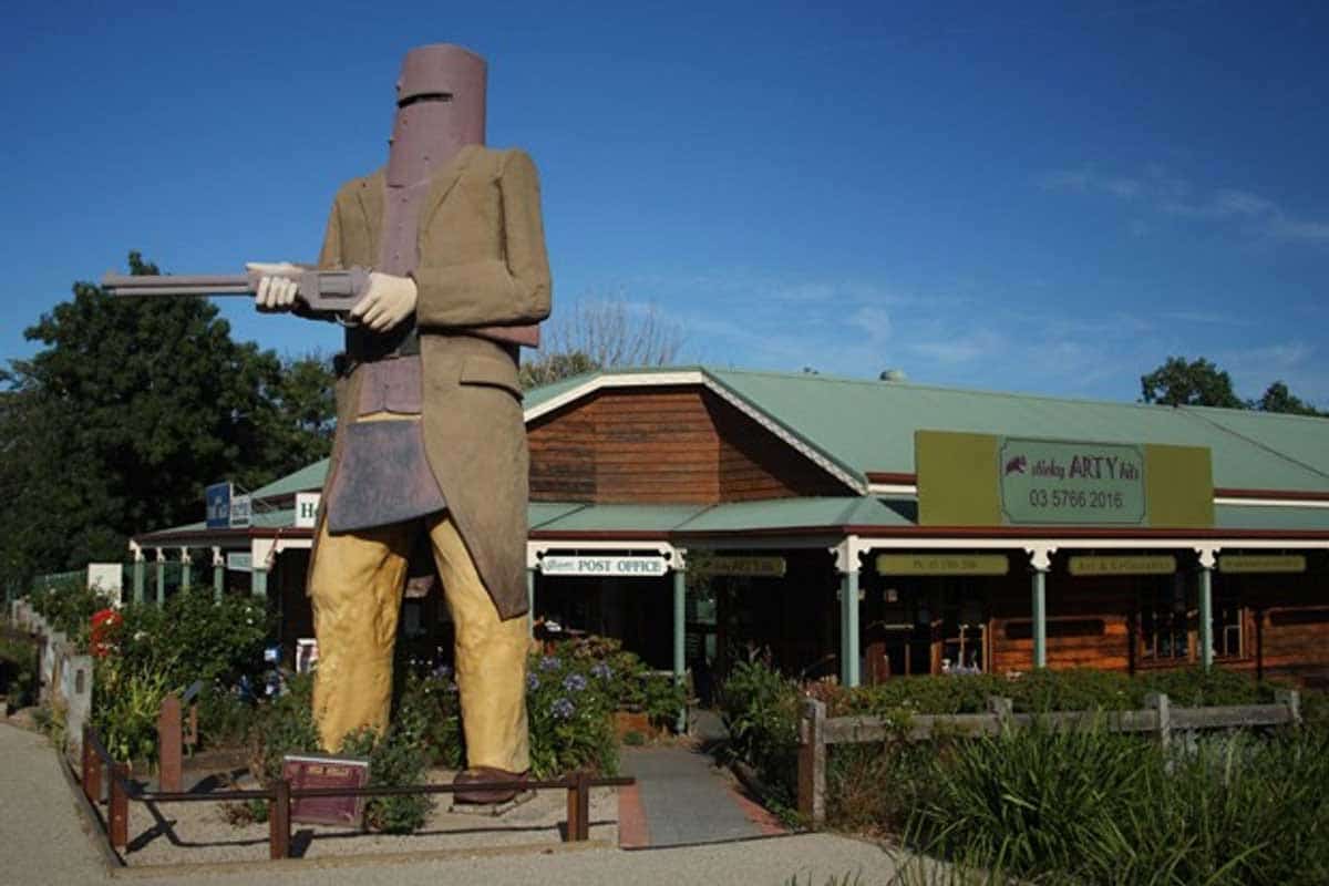 ned kelly australian outlaw statue