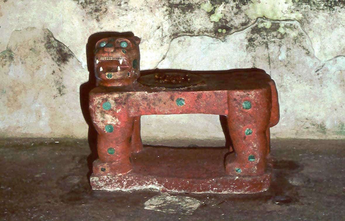 red jaguar throne chichen itza