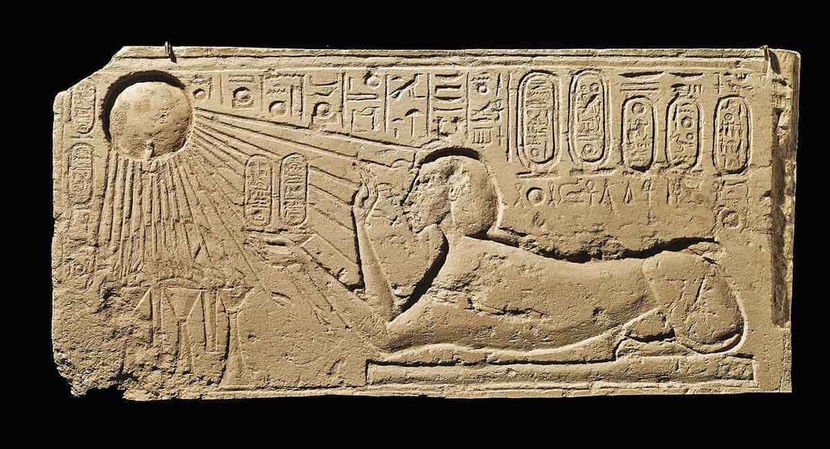 akhenaten sphinx relief