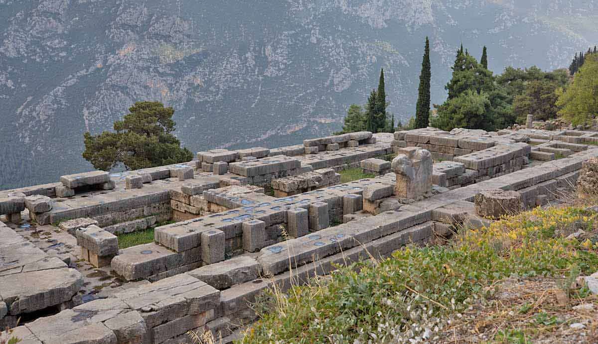 delphi temple of apollo unesco