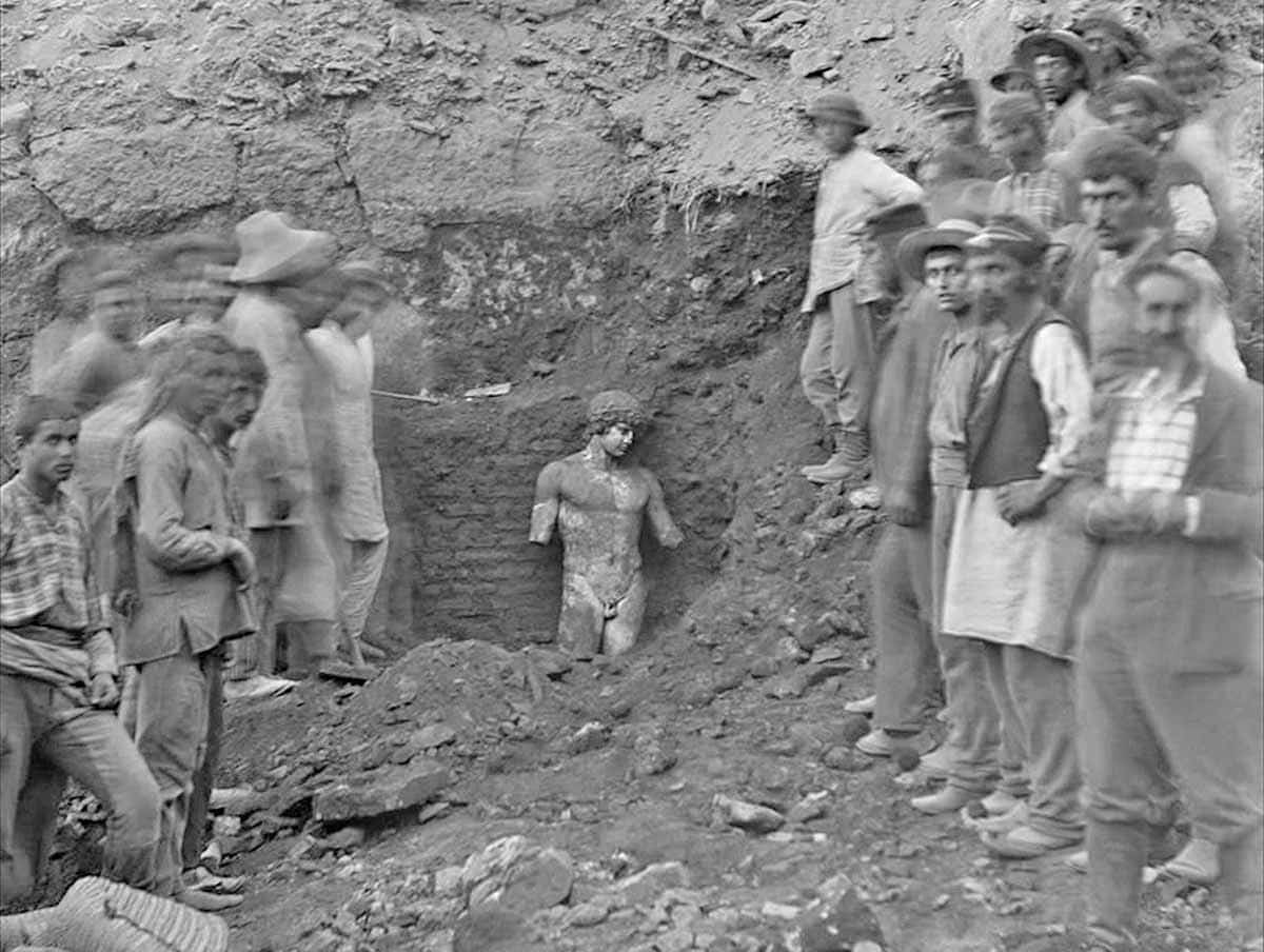 discovery antinous delphi photo