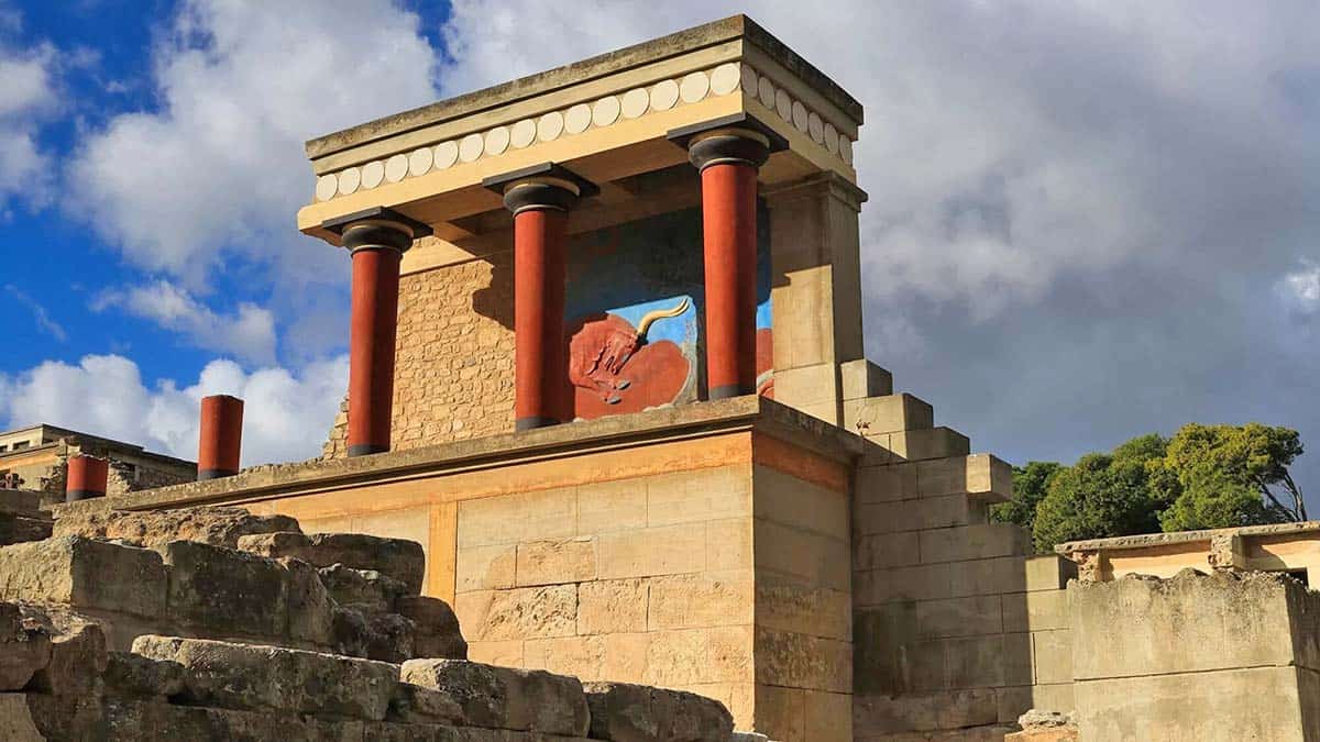 knossos palace reconstruction