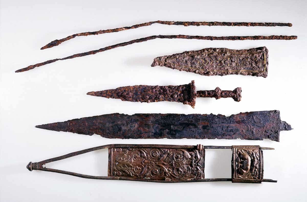 weapons of the roman legionary