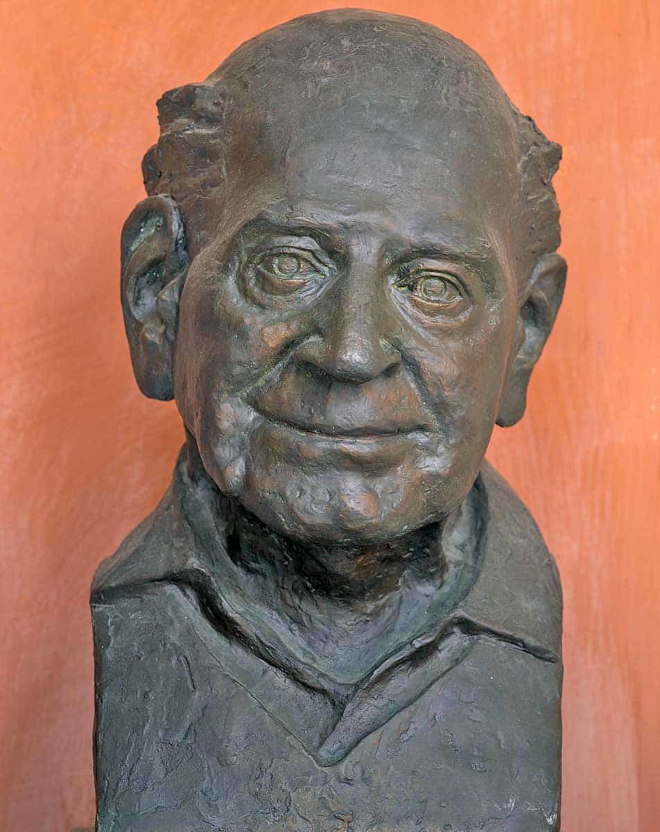 karl popper statue