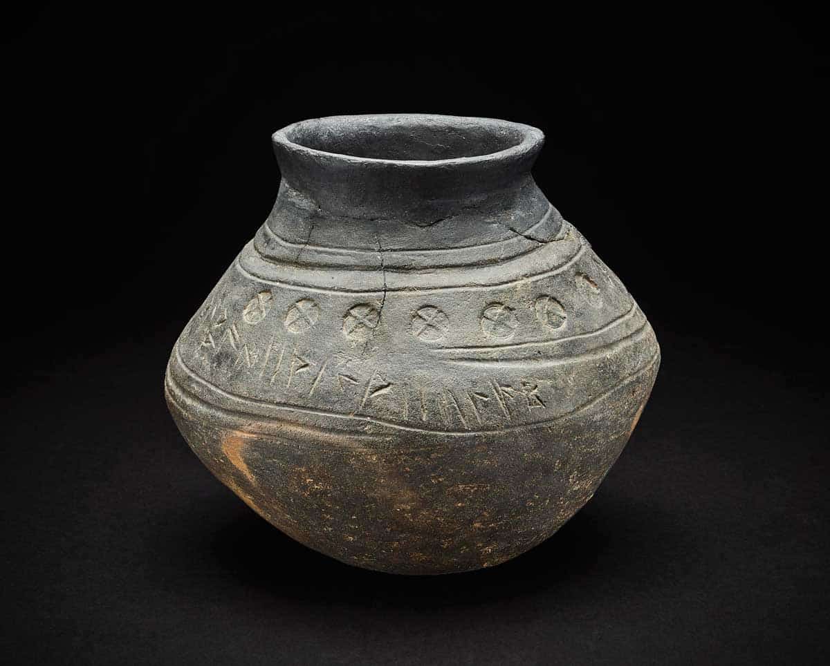 anglo saxon urn fifth century