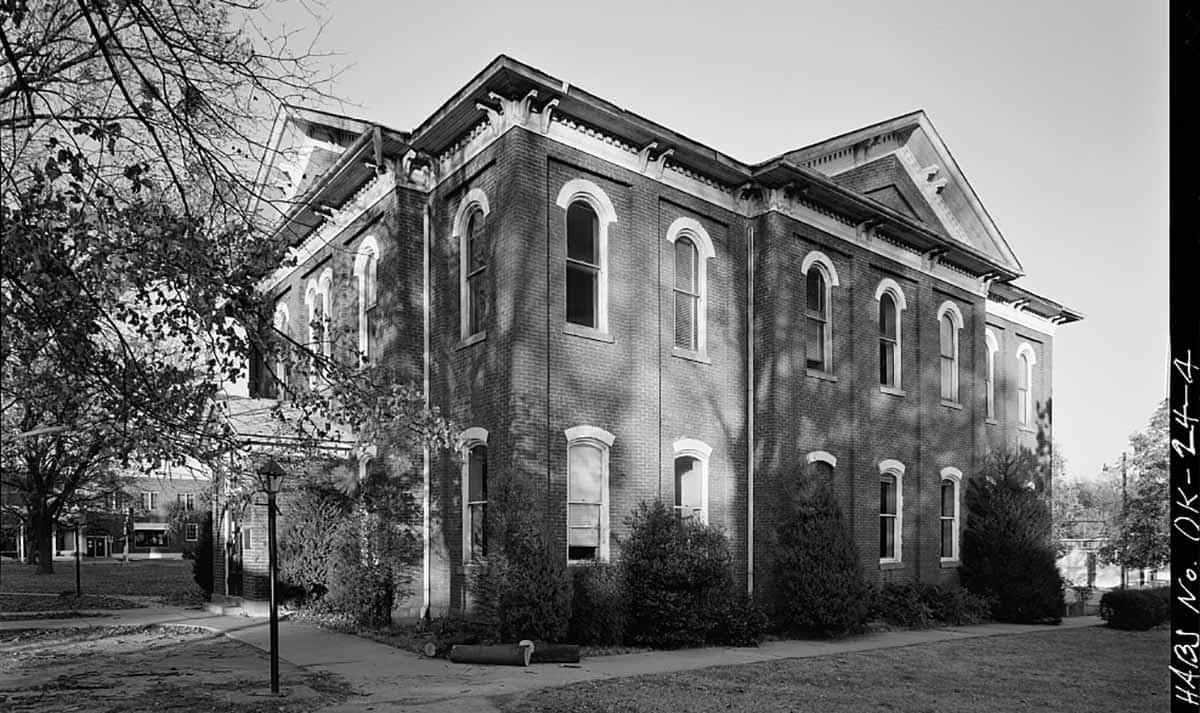 cherokee national capitol tahlequah