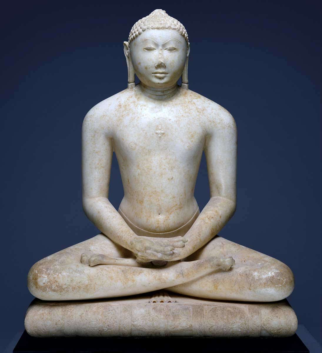 jain statue meditation