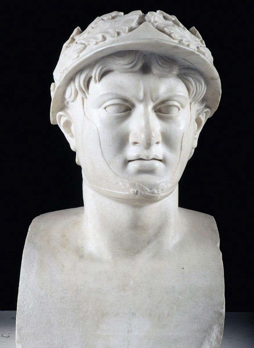 bust pyrrhus naples