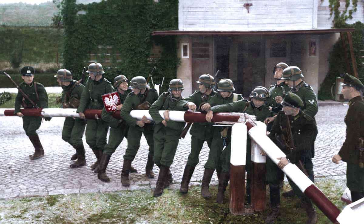 german soldiers poland border crossing