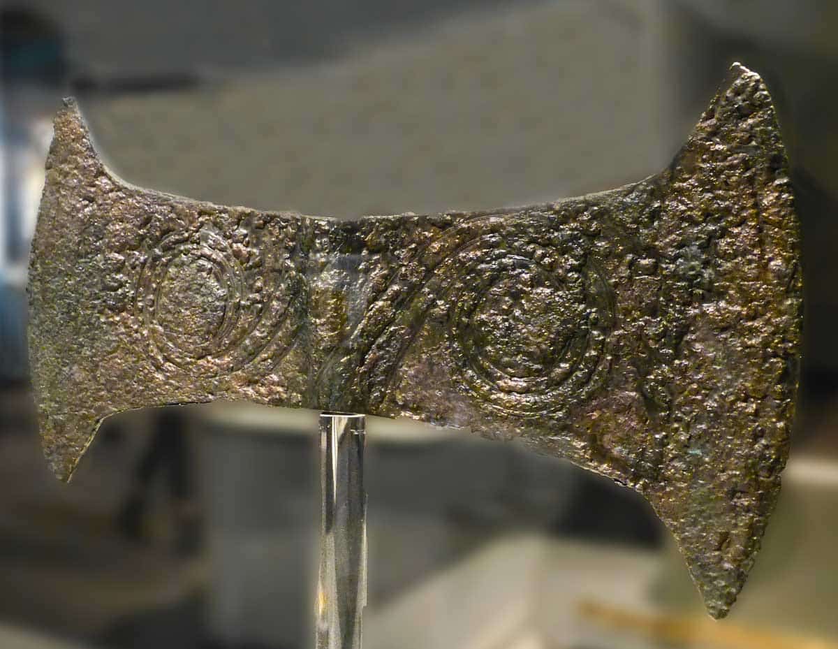 minoan double axe