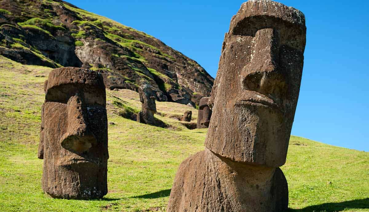 moai easter island heads