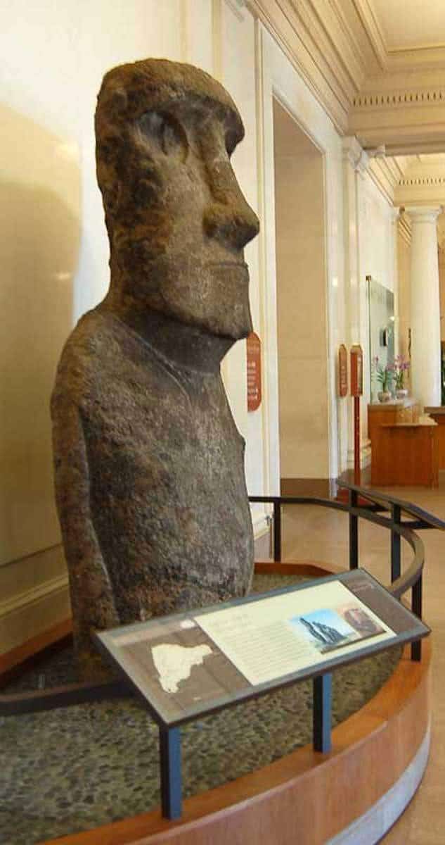 smithsonian moai statues