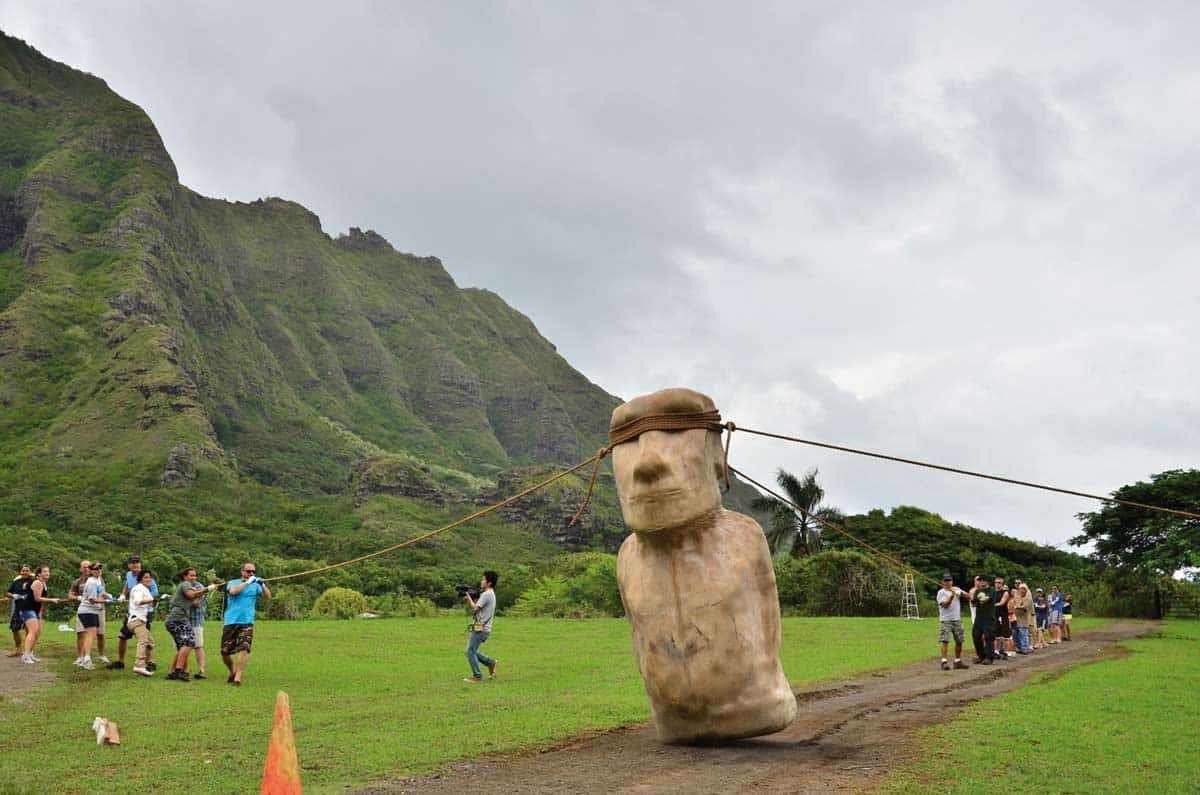 transportation moai walking