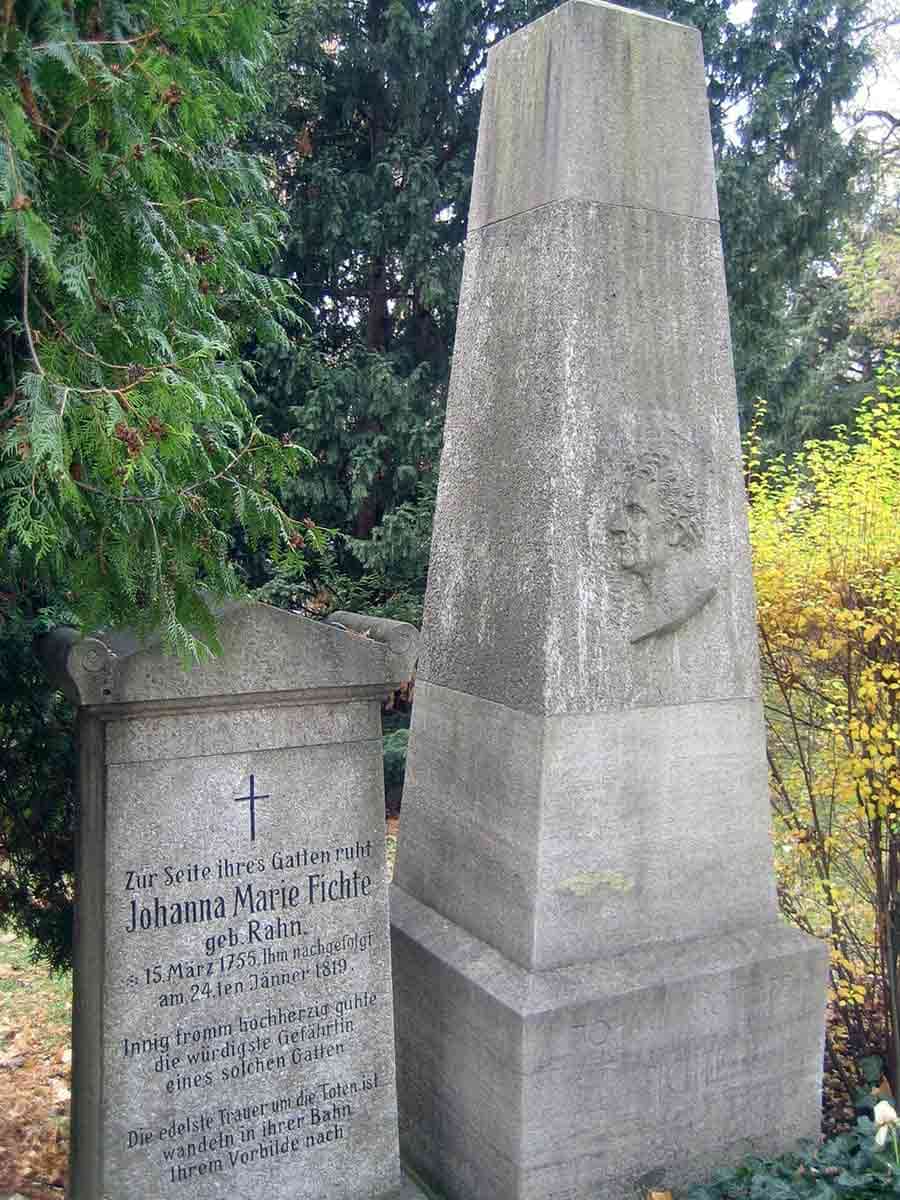 The tomb of Fichte and his wife, Johanna Marie Fichte. Source: Wikimedia Commons