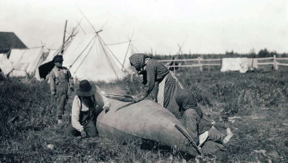 anishinnabe women with canoe