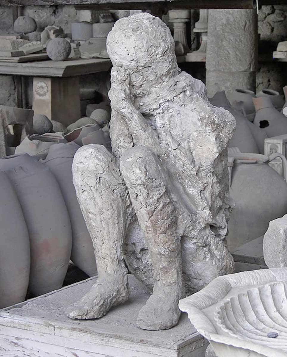 pompeii man covering face