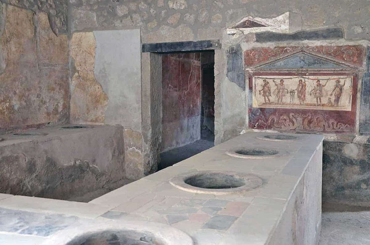 thermopolium shrine