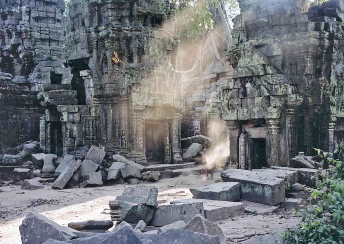 abandoned temple angkor