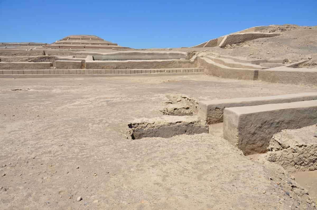 cahuachi plaza for ceremonies