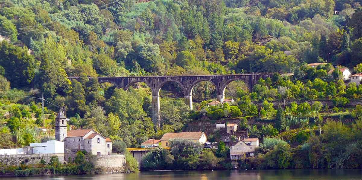 douro river village