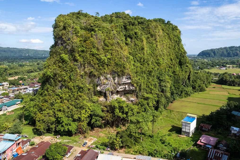 leang-karampuang-cave-indonesia