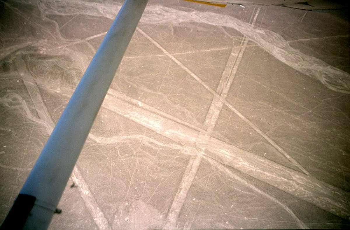 nazca lines crossing