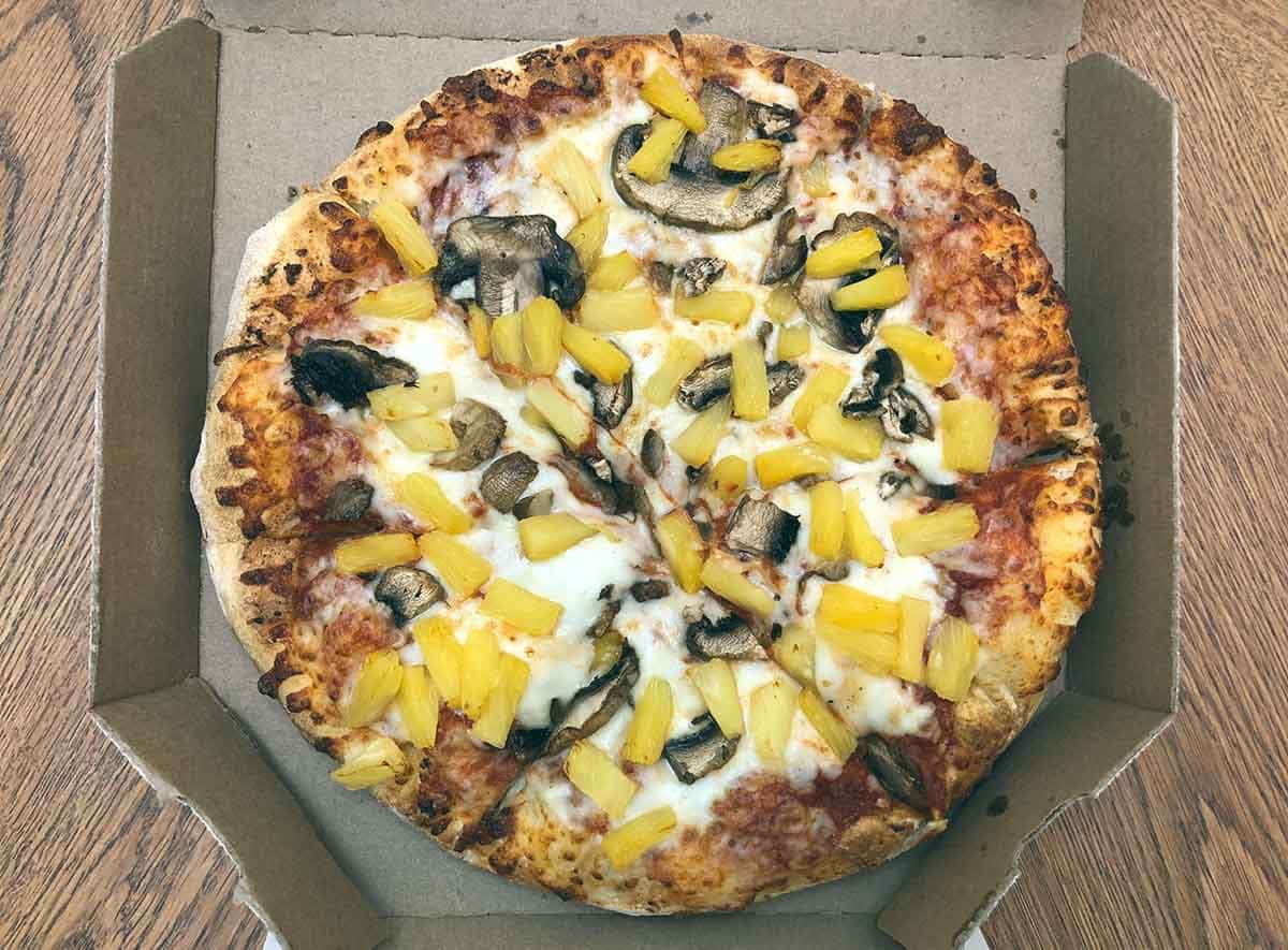 pizza mushrooms pineapple