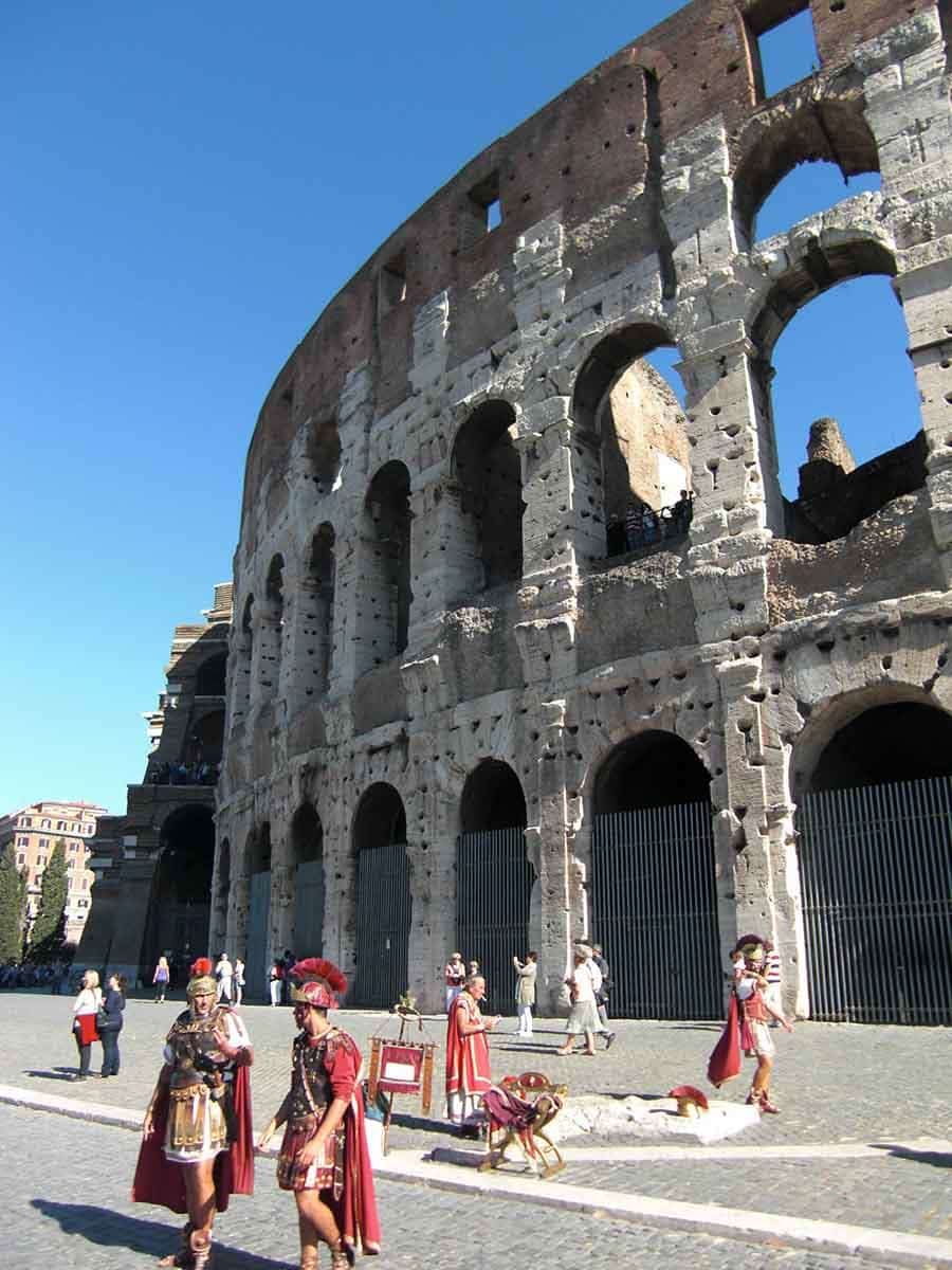 Roman soldiers looking for tourists. Image: pxhere.com