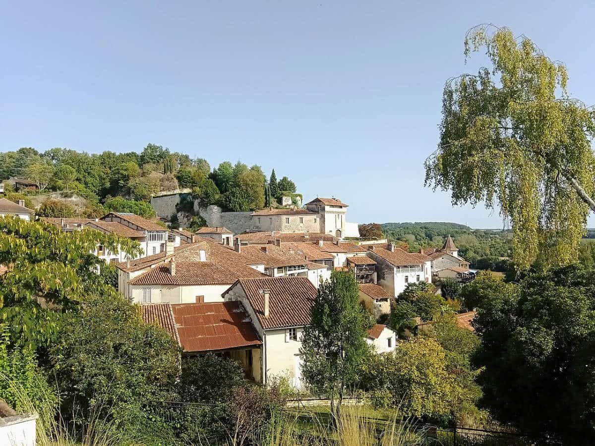 aubeterre sur dronne town france