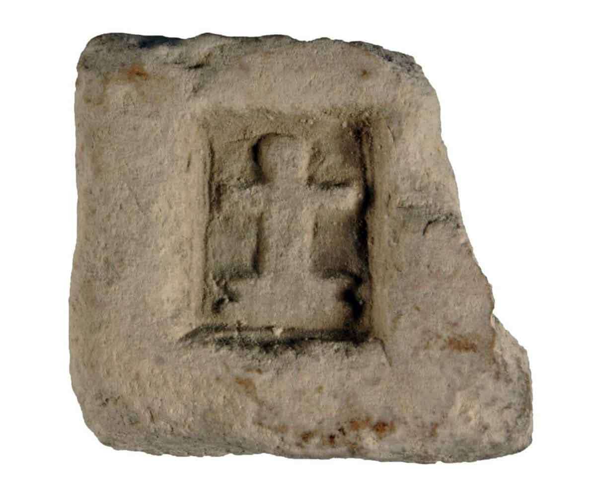 fragment tanit altar