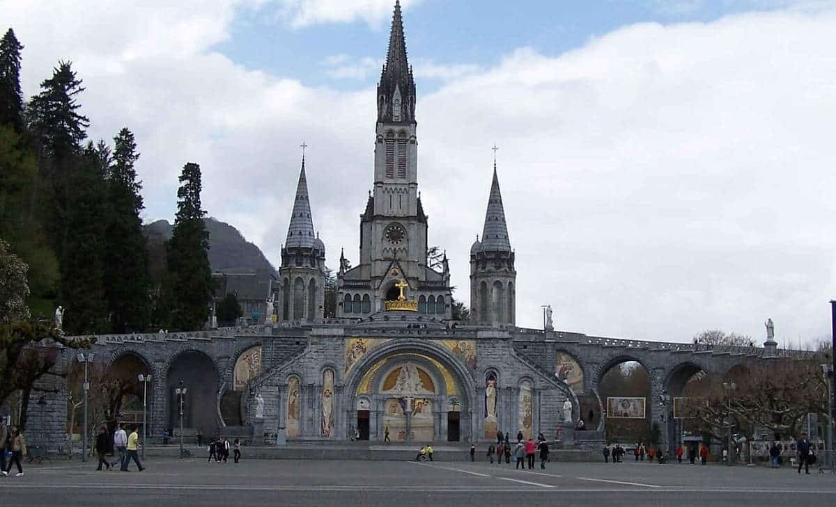 sanctuary our lady lourdes france