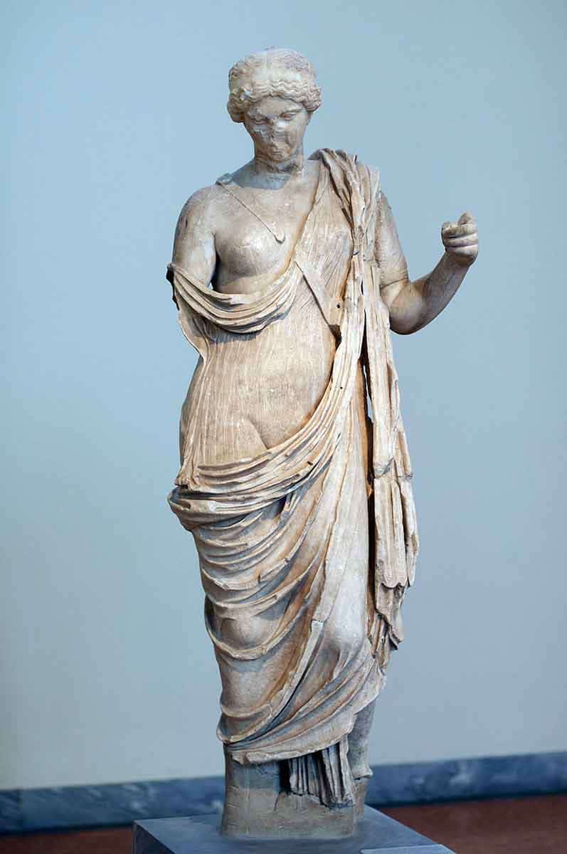 armed aphrodite roman sculpture