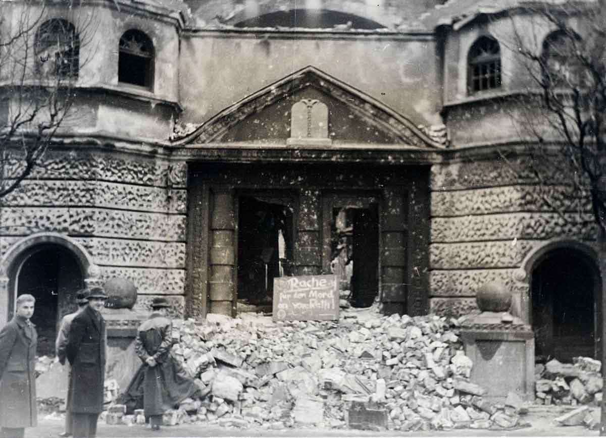 kristallnacht destroyed synagogue