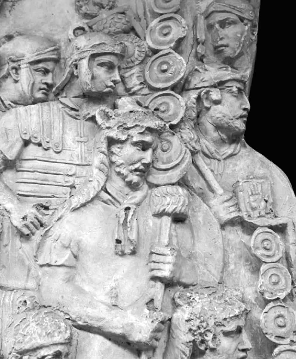 trajan column signifer