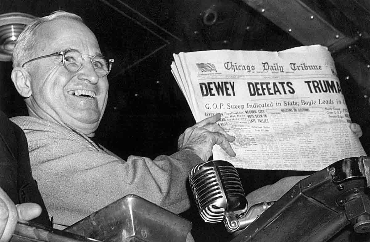 dewey defeats truman newspaper