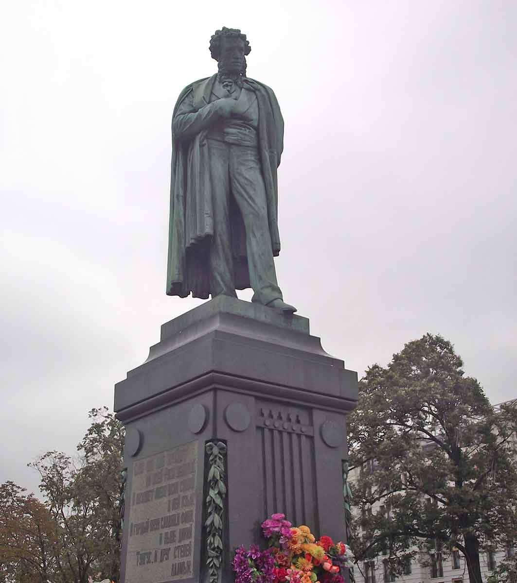 pushkin monument moscow 2015