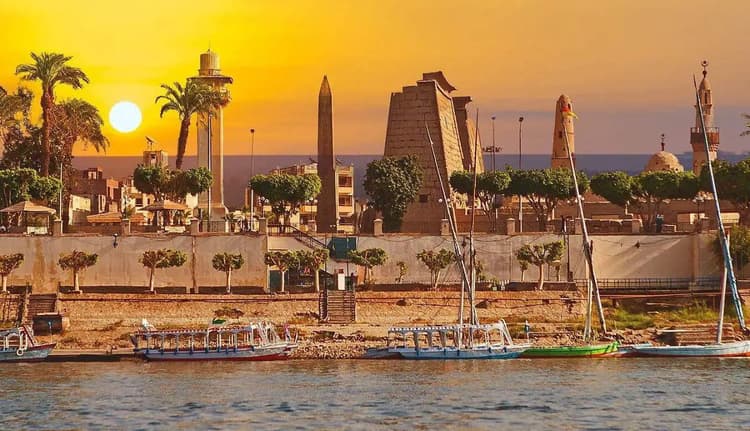 Traveling to EGYPT? Your Must Guide for History Lovers and Collectors