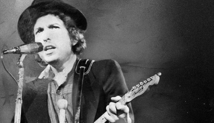 Bob Dylan’s Teenage Love Letters Sold for Over $650,000